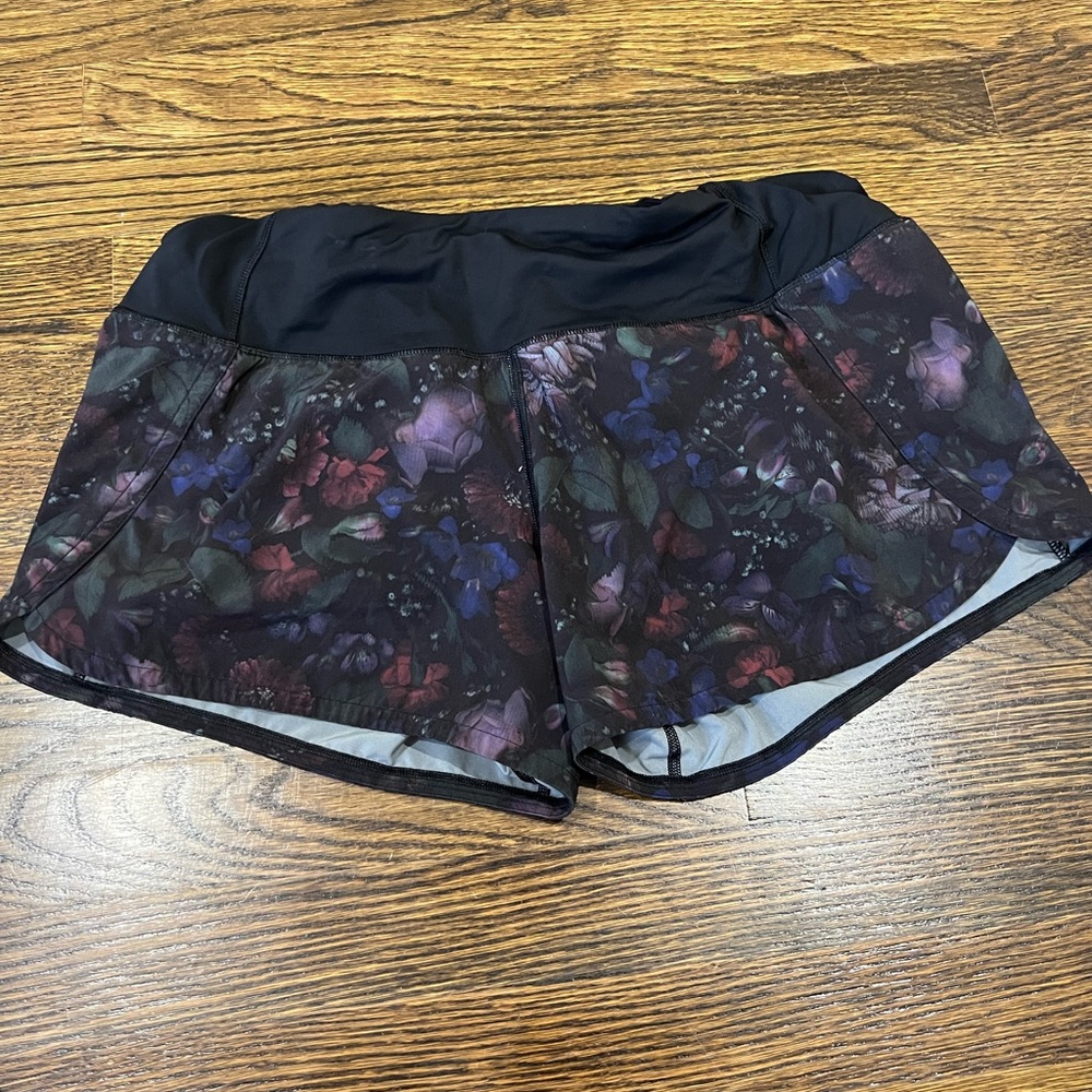 Lululemon mid rise speed up shorts size 6